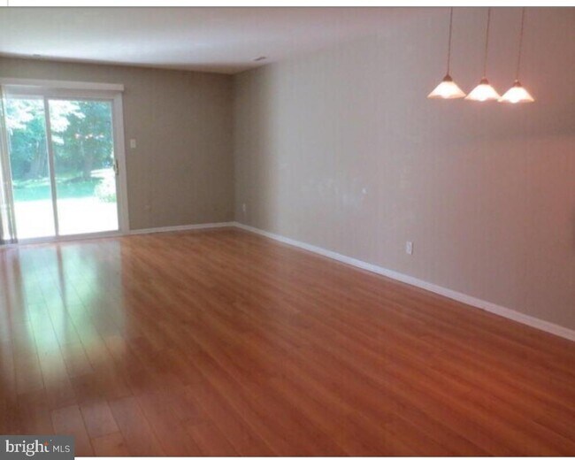 Foto del edificio - 526 Willow Turn