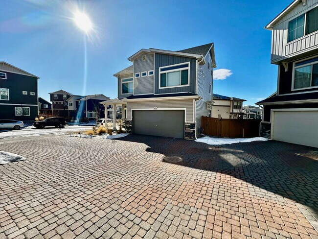 Photo - "Charming and spacious 3-Bed Sanctuary with 2.5 Baths the Reunion Community in Commerce City!" Apartment