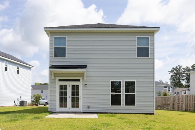 Building Photo - 61 Conifer St