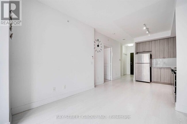 Photo du bâtiment - 68-668 Merton St