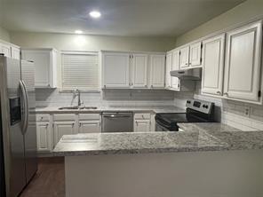 Foto del edificio - 5412 Village Green Dr