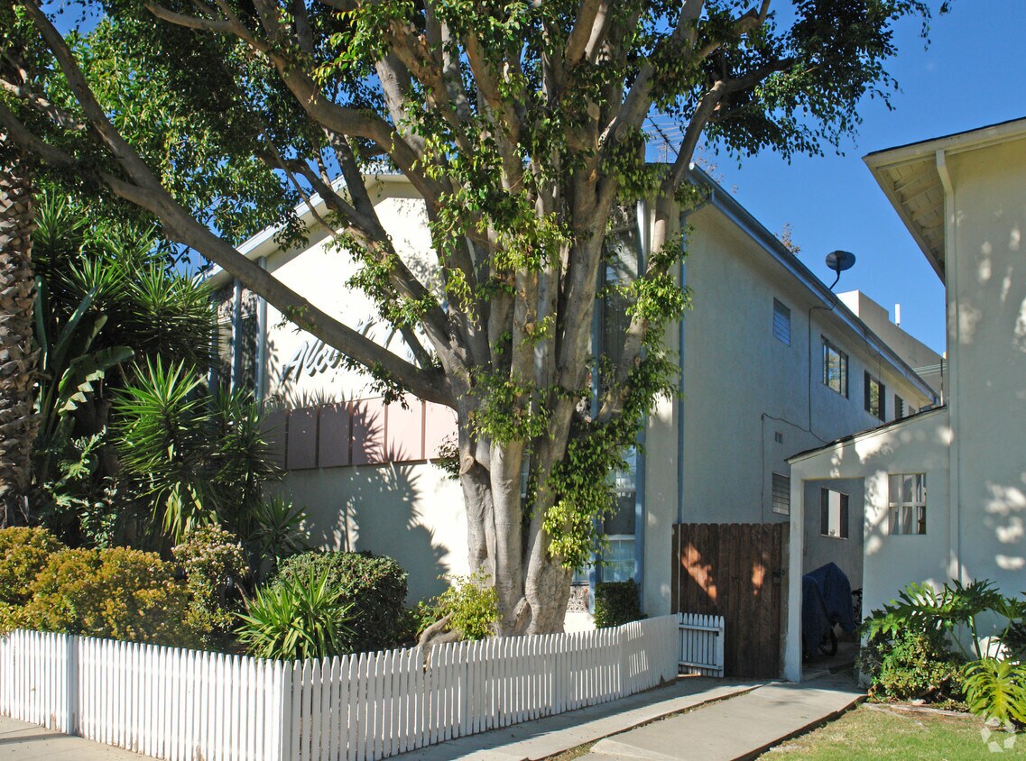 Building Photo - 8853 Alcott St