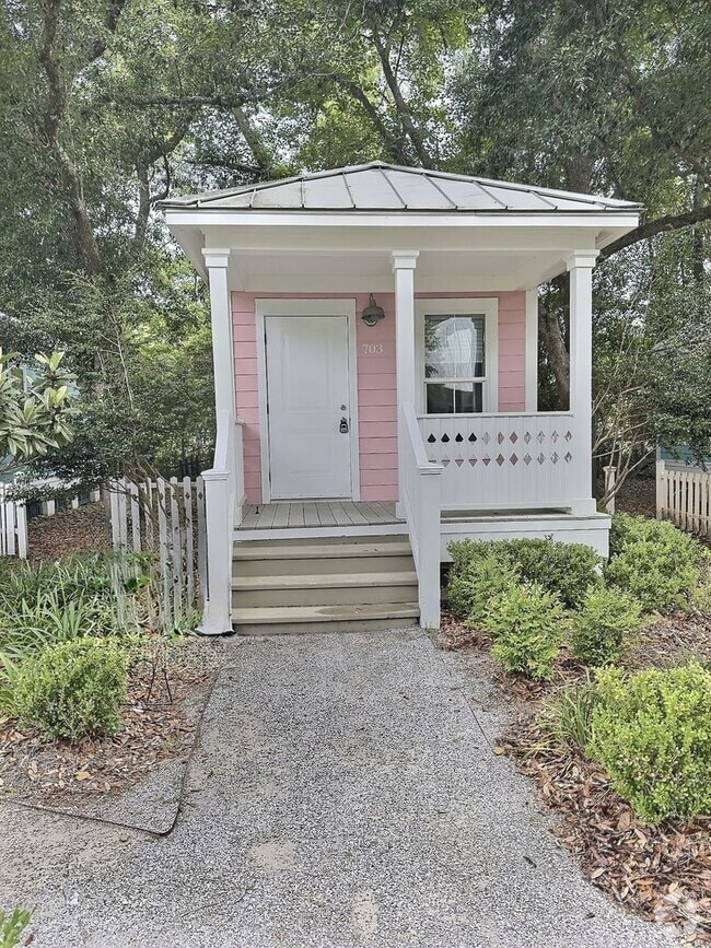Building Photo - 703 Cottage Sq Ln