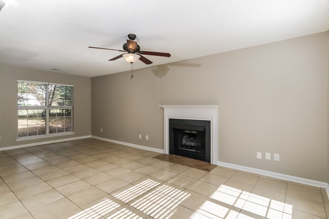 Foto del edificio - 5030 Poplar Glen Dr