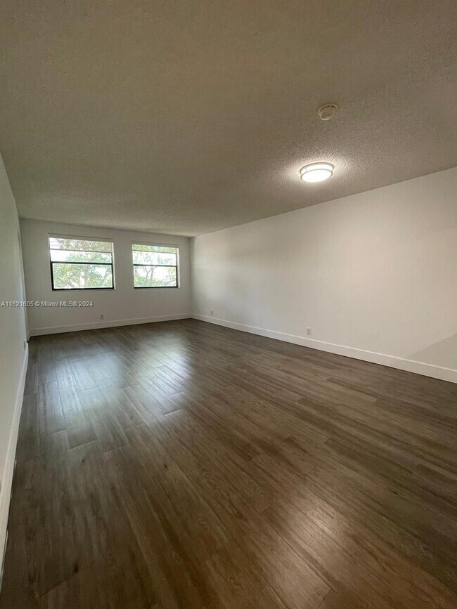 Building Photo - 8100 Geneva Ct