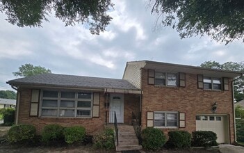 Building Photo - 602 Old Town Dr