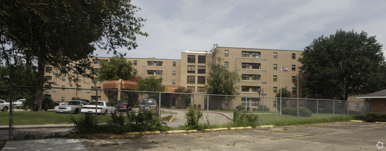 Building Photo - Oak Park Plaza