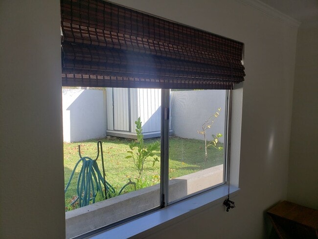 Building Photo - Private 1 bed 1 bath Windward Oahu