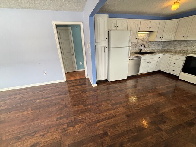Foto del edificio - 2461 Essex St