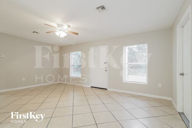 Building Photo - 2205 Pine Ave