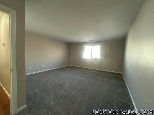 Foto del edificio - 715 N Main St