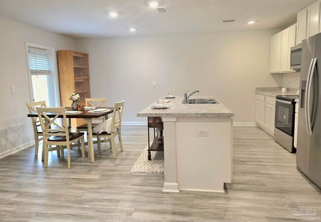Foto del edificio - 5792 Belmont Stakes Rd