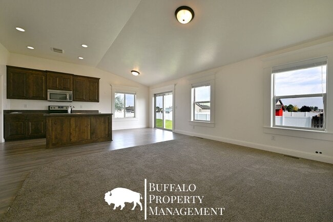 Building Photo - 4211 Roy Cir