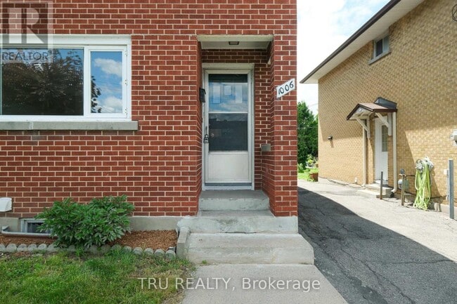 Photo du bâtiment - 1006 Riddell Ave S