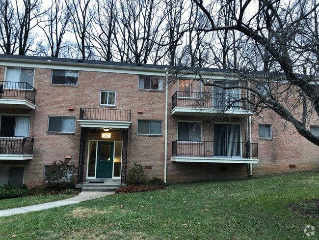 Building Photo - 10630 Kenilworth Ave