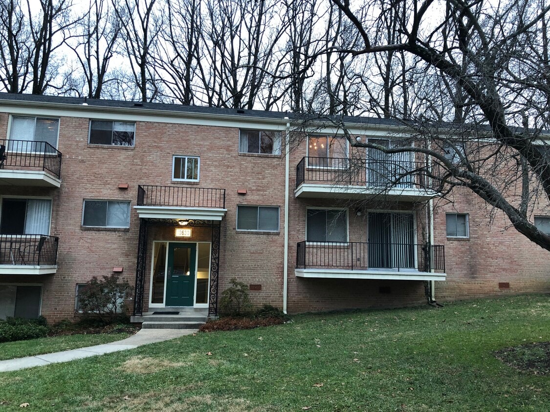 Front of Building - 10630 Kenilworth Ave