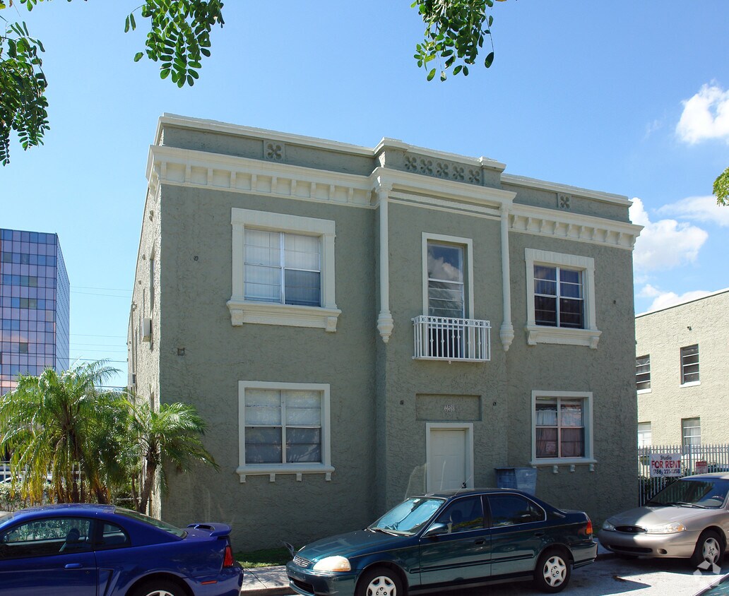 Primary Photo - 250 NE 32nd St