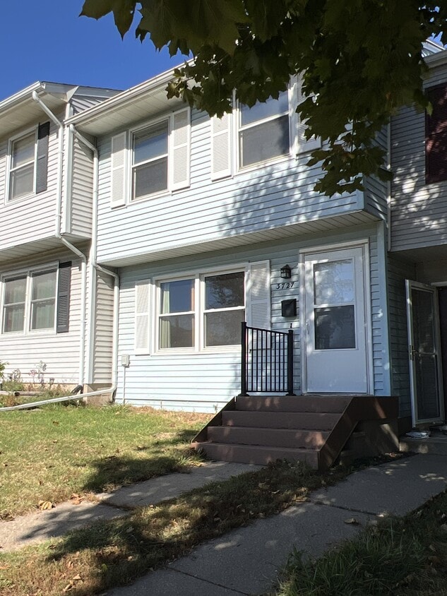 Primary Photo - 3727 Hillcrest Rd