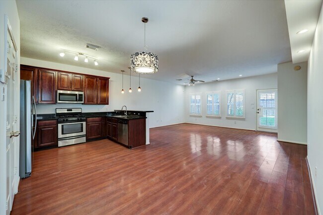 Foto del edificio - 1161 Eden Park Ln