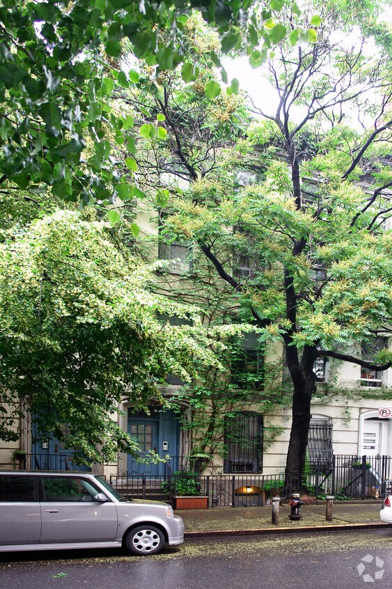 Primary Photo - 205-207 W 22nd St
