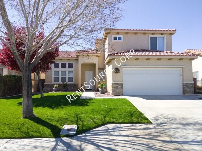 Building Photo - 5 bedroom 3 bathroom home located in West ...