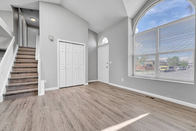 Building Photo - $2,595 - 3 Bed, 1 Bath Newly Renovated Hom...