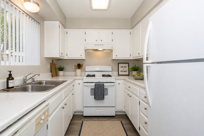 Building Photo - Sienna Heights