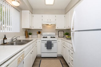 Building Photo - Sienna Heights