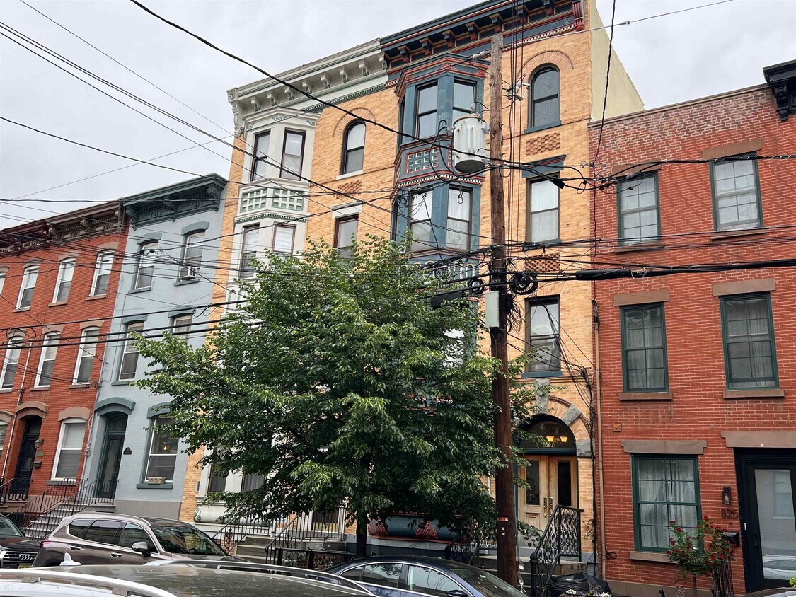 Foto principal - 827 Garden St