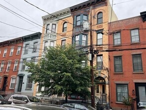 Building Photo - 827 Garden St