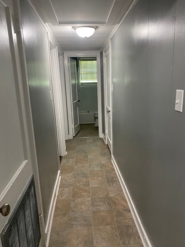 Building Photo - 2830 Little St