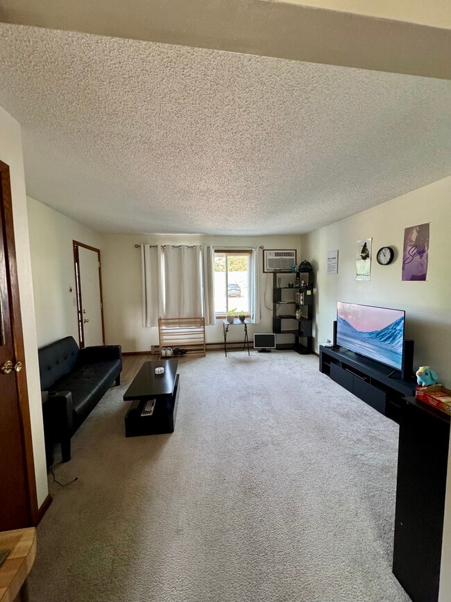Building Photo - 537 Kerry Dr