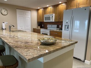 Building Photo - 264 NE Edgewater Dr Building Photo - 264 NE Edgewater Dr