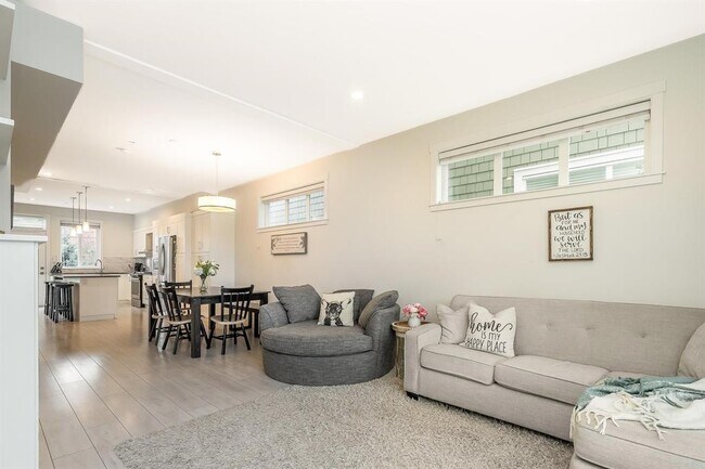 Photo du bâtiment - 21150-21150 76A Ave