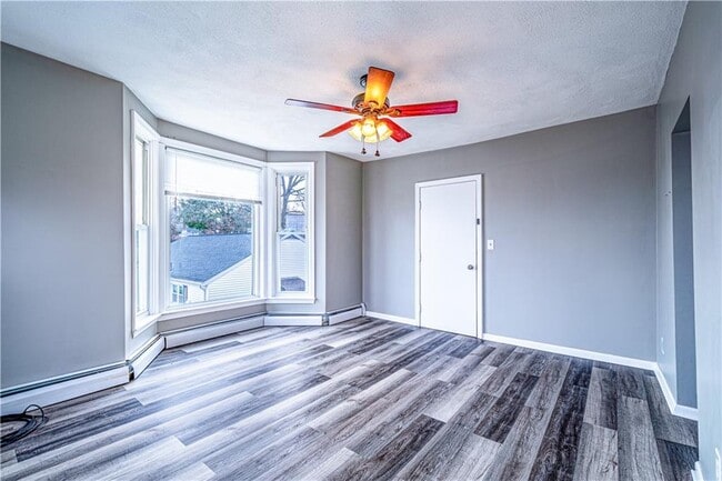 Foto del edificio - 216 Maplewood Ave