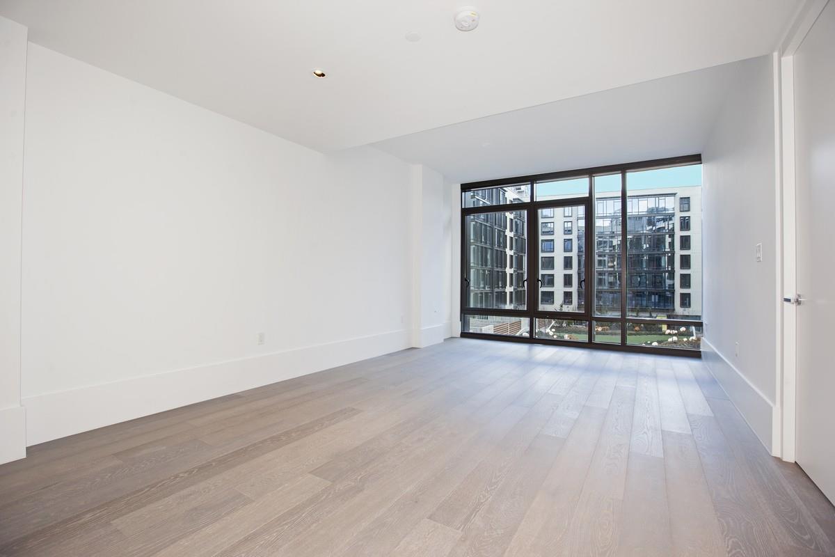 Foto principal - 429 Kent Ave