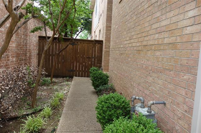 Building Photo - 8202 Persimmon St
