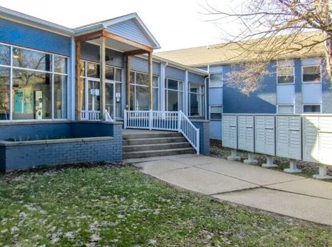 Foto del edificio - Affordable 2BR  Unit Near University Action