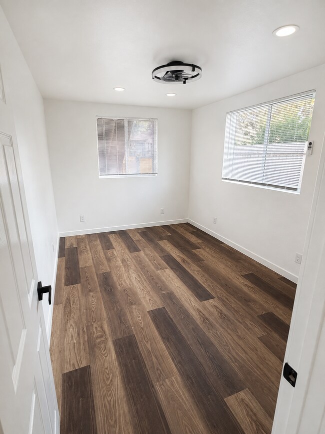 Dormitorio 1 - 1293 83rd Ave