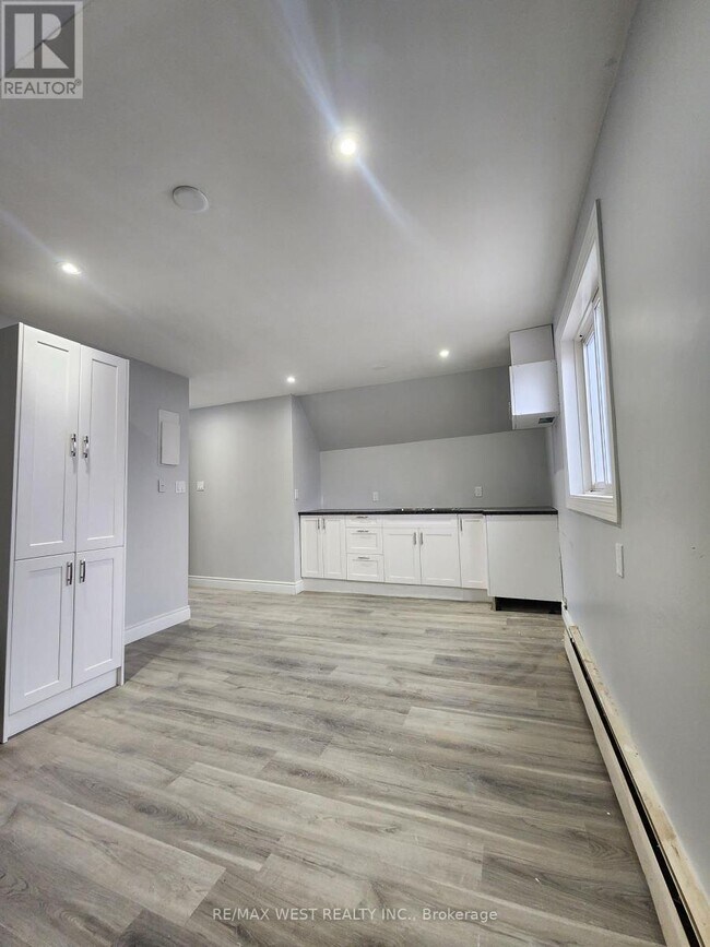 Photo du bâtiment - 822 Ward St