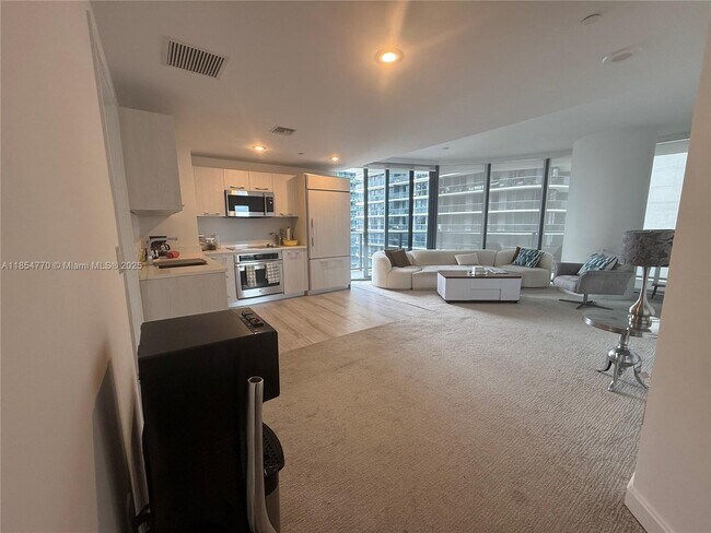 Foto del edificio - 45 SW 9th St