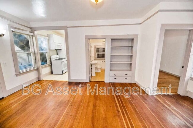 Building Photo - 639-D Carolina St