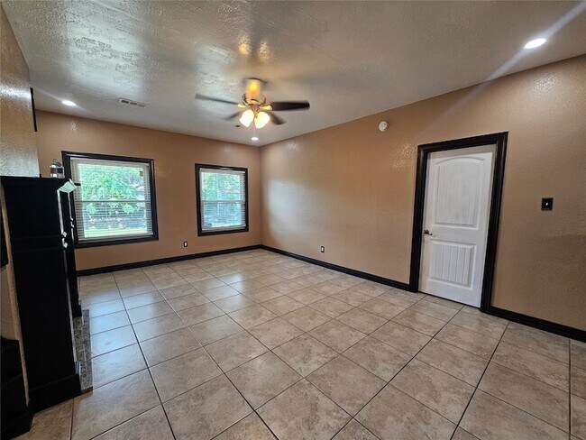 Building Photo - 13922 Somersworth Dr
