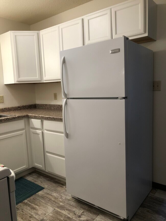 2 habitaciones, calefacción paga, $649 - 1105 12th St NE