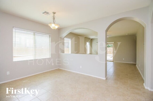 Building Photo - 840 East Gold Dust Way