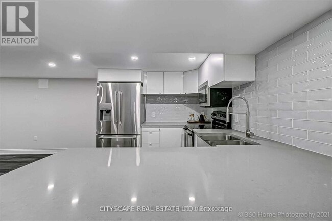 Building Photo - 176 Wellesworth Dr