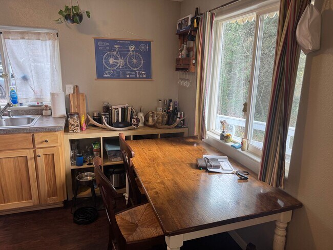 Foto del edificio - Great Single Level Home in Oakridge!