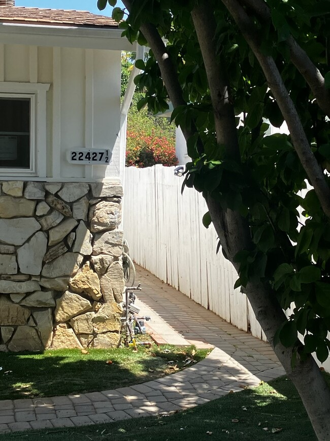 Building Photo - 22427 Dolorosa St