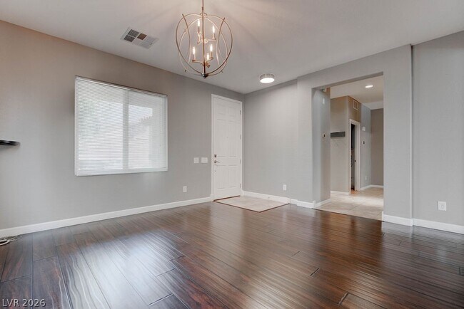 Foto del edificio - 2589 Chateau Clermont St