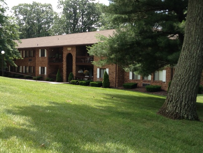 Building Photo - Green Meadows